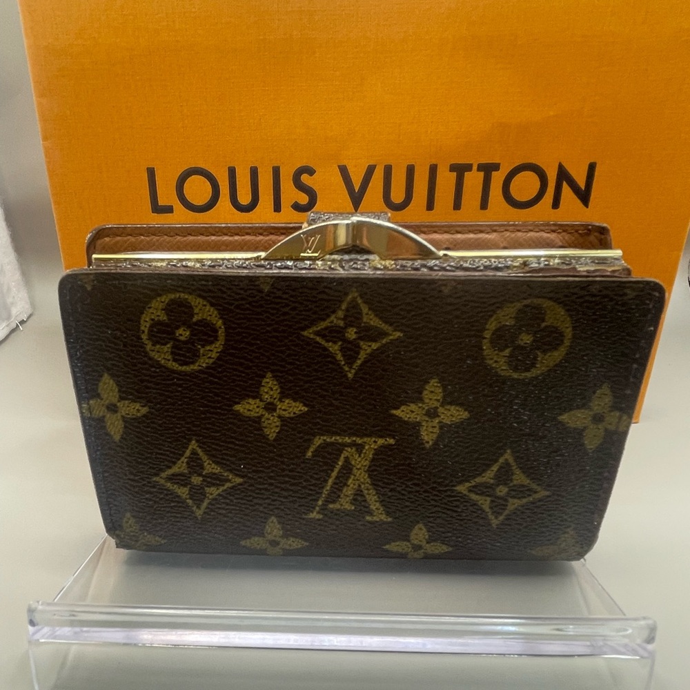 Louis Vuitton Monogram French Kisslock Wallet GUC/Fair